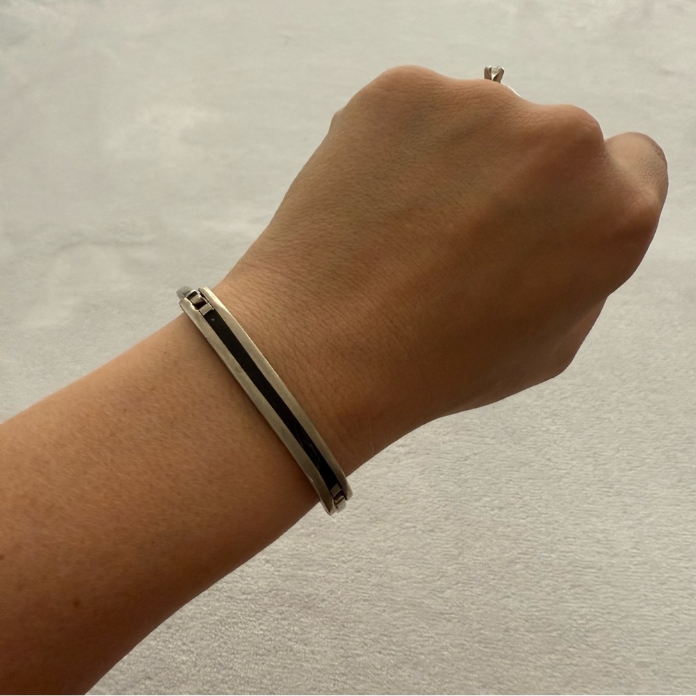 Vintage Mexican Sterling Silver Hinged Bangle Bracelet with Black Inlay